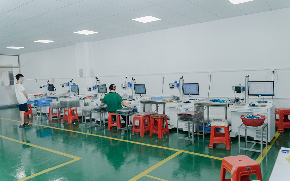 二楼激光镭雕车间